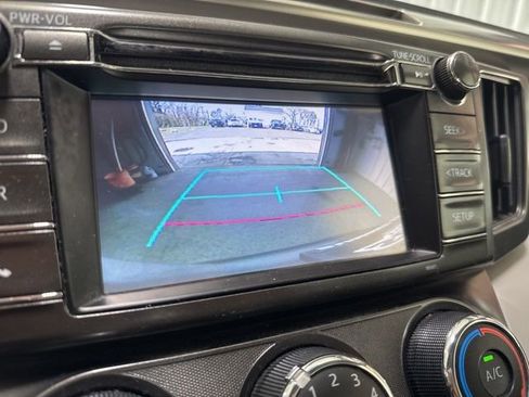 Used 2015 Toyota RAV4 LE image 18