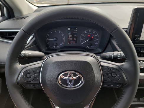 Certified 2024 Toyota Corolla Cross LE image 28