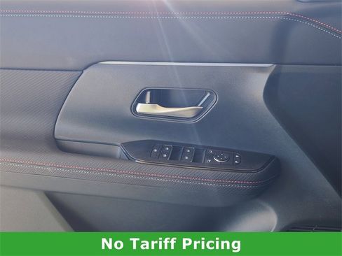 Certified 2025 Nissan Kicks SR image 22