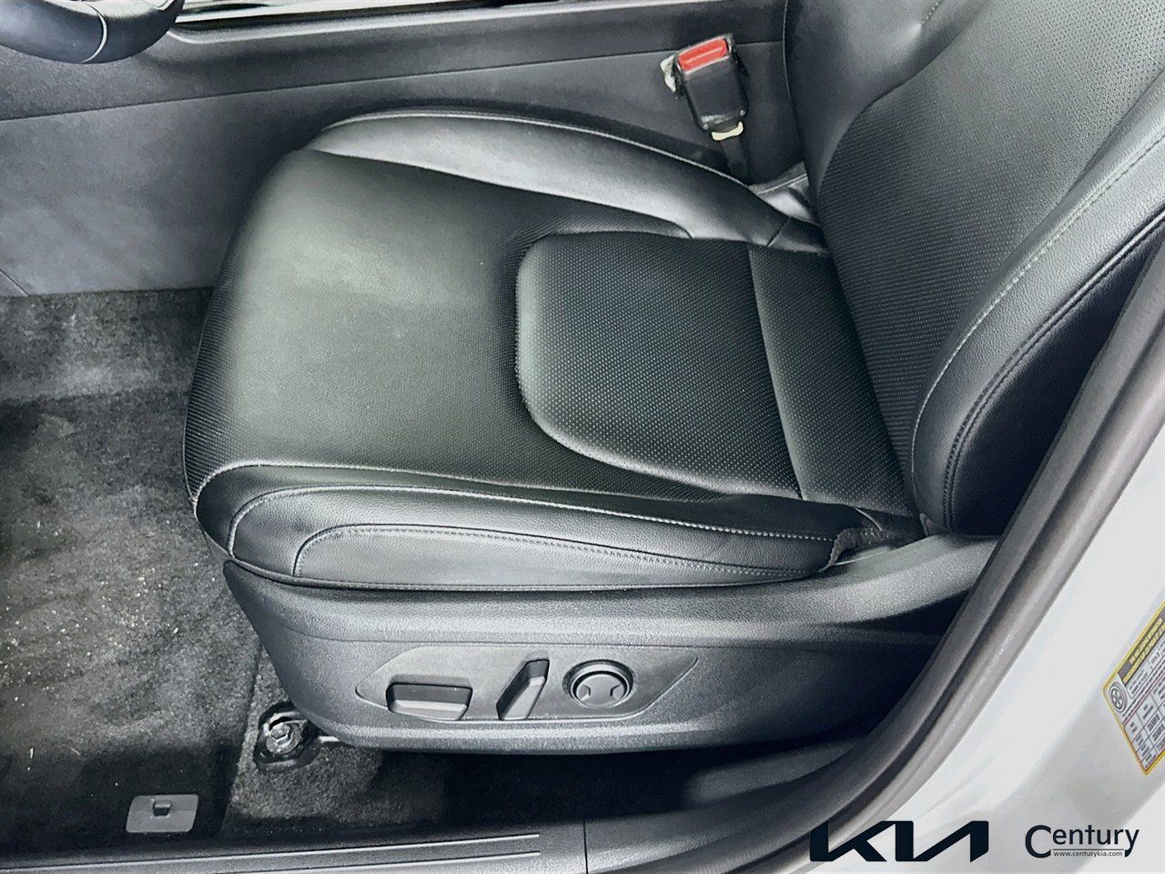 Certified 2025 Kia Sportage EX FWD image 19