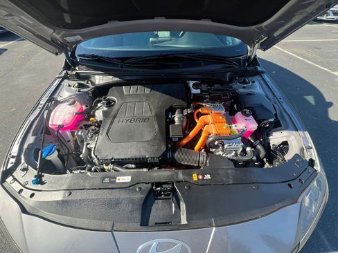 Used 2025 Hyundai Elantra Limited image 33