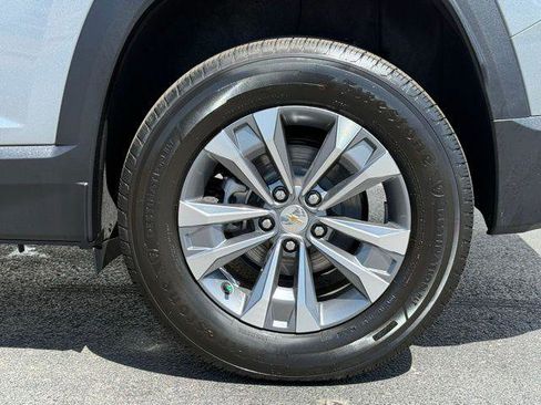 New 2026 Chevrolet Equinox LT w/ Convenience Package II FWD image 15