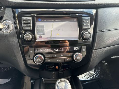 Used 2017 Nissan Rogue SV w/ SV Premium Package AWD/4WD image 21