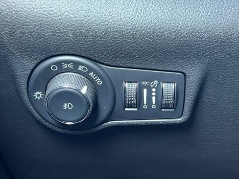 Used 2026 Jeep Compass Latitude AWD/4WD image 16
