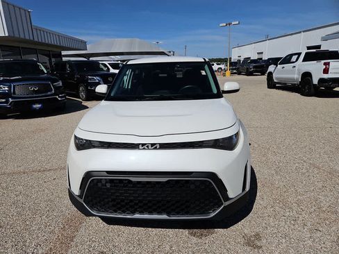 Used 2025 Kia Soul LX w/ LX Technology Package FWD image 3