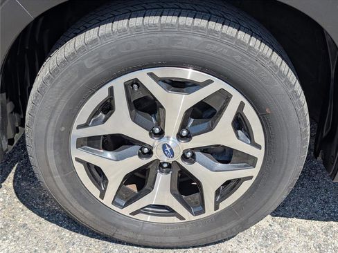 Used 2023 Subaru Forester Premium image 11