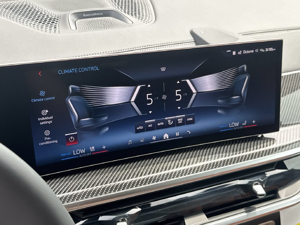 Used 2027 BMW X7 M60i AWD/4WD image 17