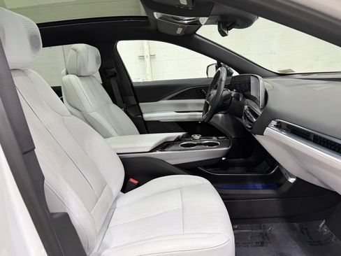 Used 2024 Cadillac Lyriq Luxury RWD image 39