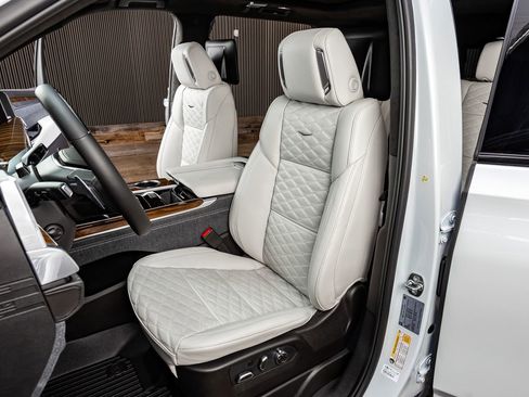 Used 2026 Cadillac Escalade Platinum Sport w/ LPO, Floor Liner Package image 30