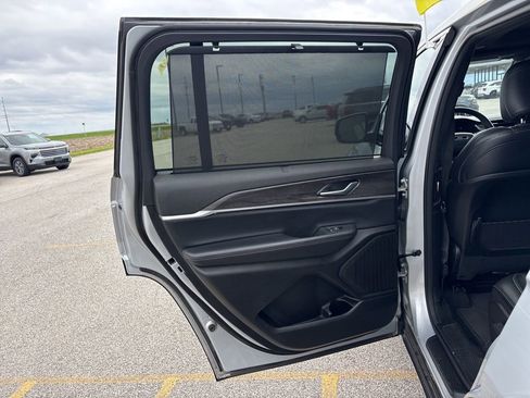 Used 2024 Jeep Grand Cherokee L Limited w/ Luxury Tech Group II image 23