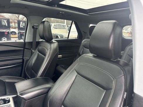 Used 2023 Ford Explorer XLT w/ Equipment Group 202A image 25
