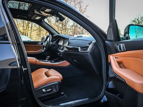 Used 2019 BMW X5 xDrive40i w/ M Sport Package image 16