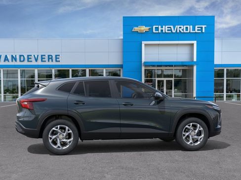 New 2026 Chevrolet Trax LS w/ LS Convenience Package FWD image 5