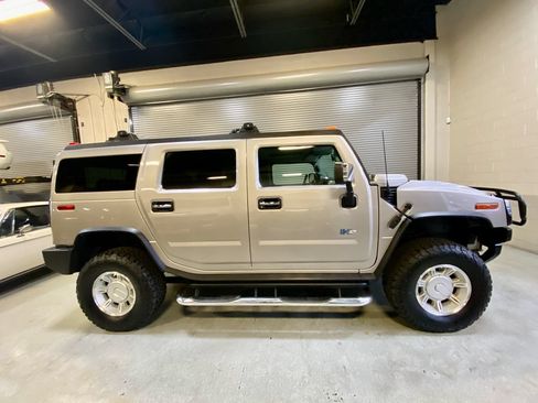 Used 2004 HUMMER H2 w/ Preferred Equipment Group AWD/4WD image 7
