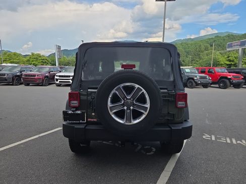 Used 2015 Jeep Wrangler Sport w/ Quick Order Package 24S AWD/4WD image 5