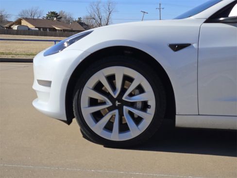 Used 2021 Tesla Model 3 Standard Range Plus image 28