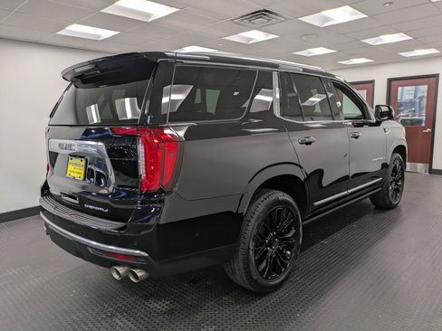Used 2023 GMC Yukon Denali w/ Denali Reserve Package image 4