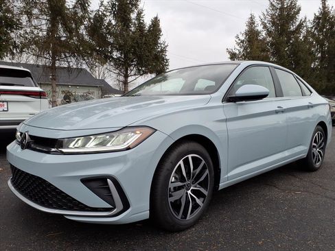 New 2026 Volkswagen Jetta SE image 2