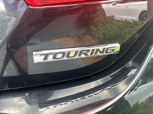 Used 2018 Honda Accord Touring image 10