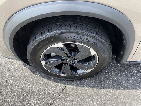 Certified 2025 Nissan Rogue SV AWD/4WD image 9