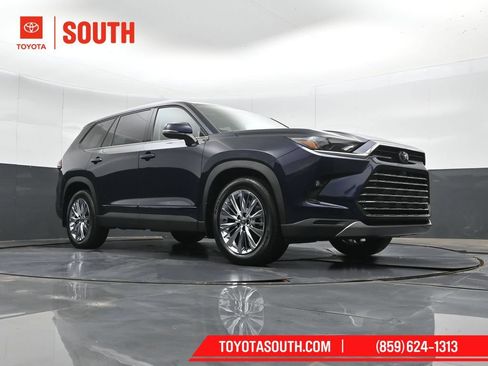 Used 2025 Toyota Grand Highlander AWD image 44