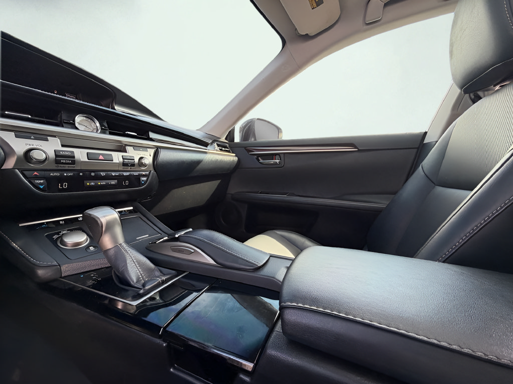 Used 2016 Lexus ES 350 w/ Navigation System Package FWD image 53