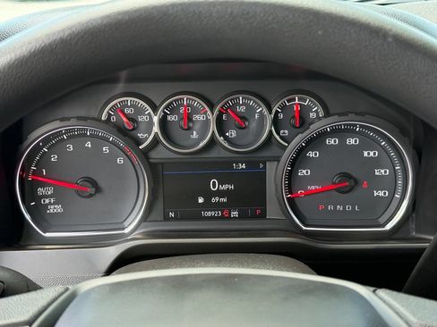 Used 2020 Chevrolet Silverado 1500 RST w/ RST Value Package AWD/4WD image 17