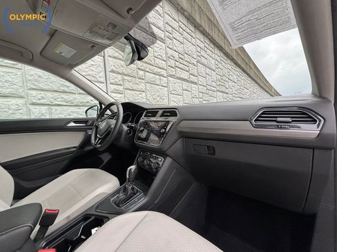 Used 2021 Volkswagen Tiguan SE image 19