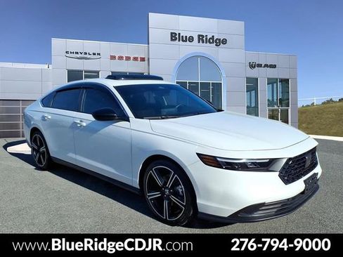 Used 2025 Honda Accord Sport image 1