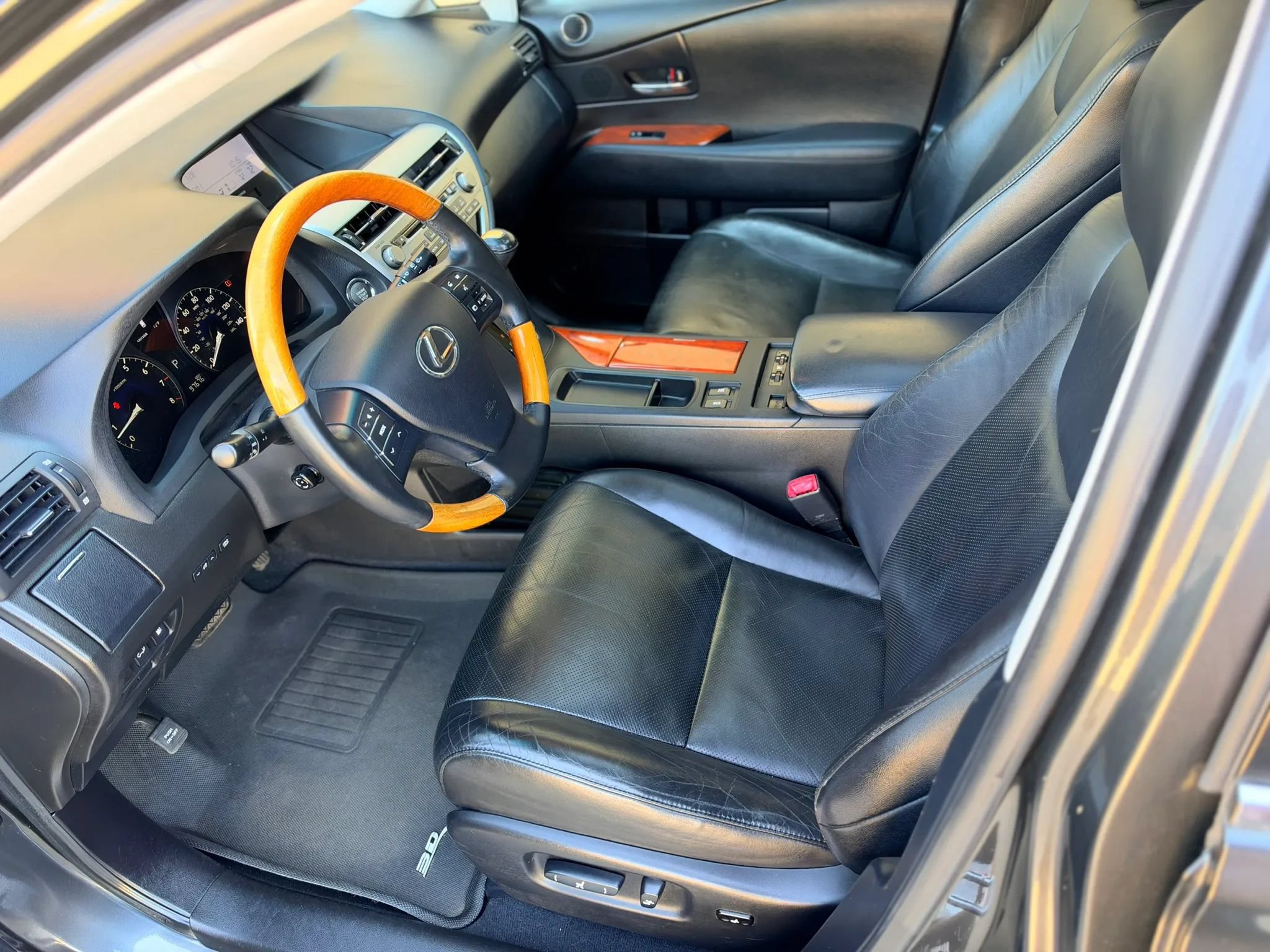 Used 2010 Lexus RX 350 AWD image 2