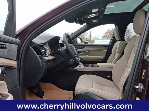 New 2026 Volvo XC90 B6 Plus w/ Protection Package Premier image 8