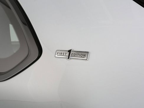 Certified 2023 Bentley Bentayga Extended Wheelbase image 13