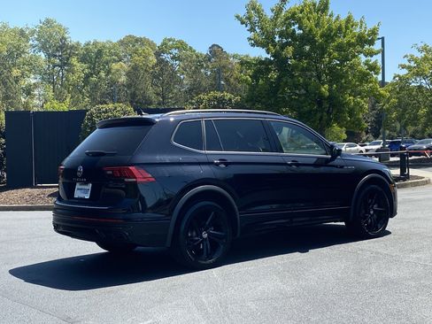 Used 2023 Volkswagen Tiguan SE R-Line image 3