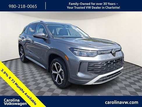 New 2025 Volkswagen Tiguan SE image 1