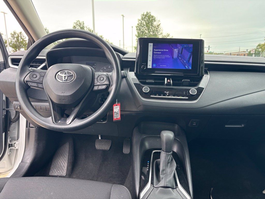 Used 2025 Toyota Corolla LE FWD image 20