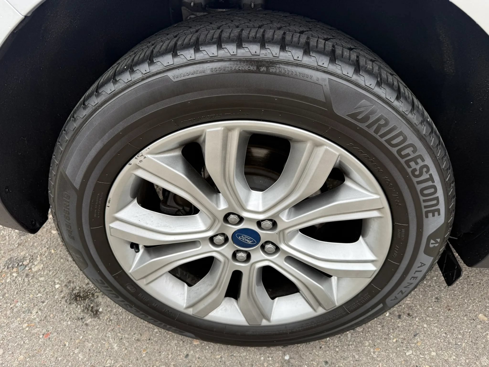Used 2019 Ford Edge Titanium FWD image 11