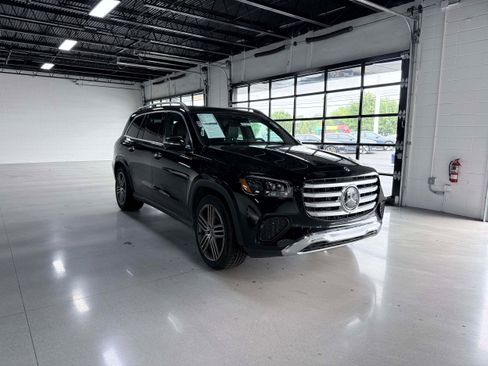 Used 2025 Mercedes-Benz GLS 450 4MATIC image 7
