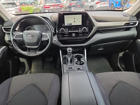 Used 2023 Toyota Highlander LE AWD/4WD image 20