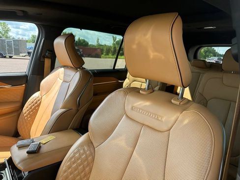 Used 2023 Jeep Grand Cherokee L Summit AWD/4WD image 2