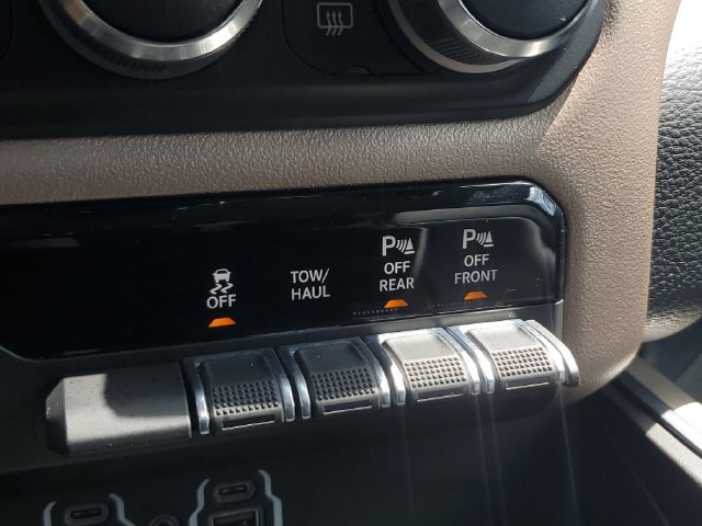 Used 2022 RAM 1500 Laramie AWD/4WD image 32