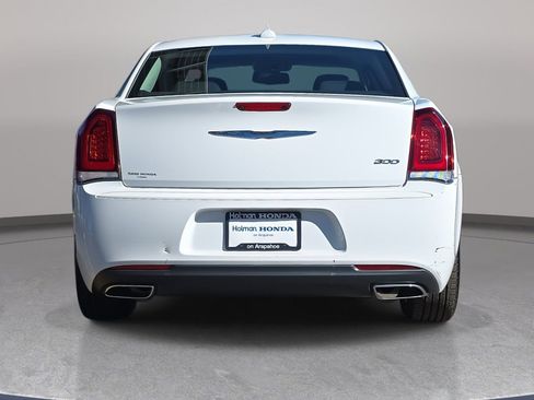 Used 2018 Chrysler 300 Touring w/ Sport Appearance Package image 6