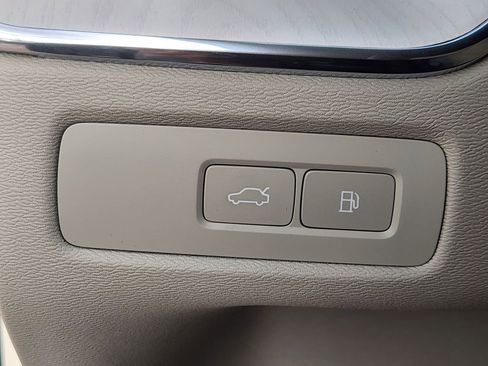 New 2026 Volvo XC60 T8 Ultra w/ Protection Package Premier image 11