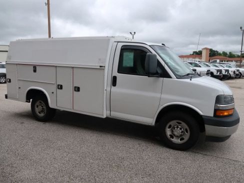 Used 2020 Chevrolet Express 3500 w/ Power Convenience Package RWD image 3