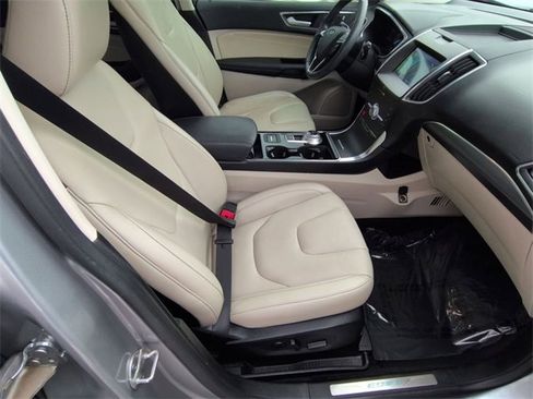 Used 2020 Ford Edge Titanium image 33