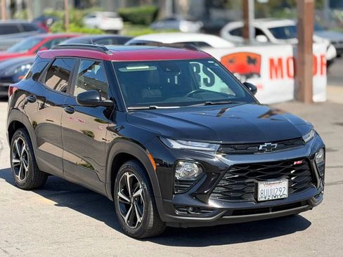 Used 2021 Chevrolet TrailBlazer RS w/ Sun and Liftgate Package FWD image 2