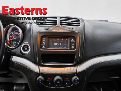 Used 2017 Dodge Journey SE w/ Flexible Seating Group image 12