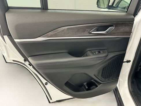 Used 2023 Jeep Grand Cherokee Limited image 27