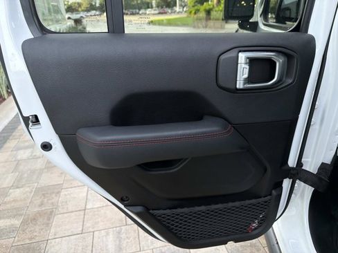 Used 2023 Jeep Gladiator Rubicon w/ LED Lighting Group AWD/4WD image 16