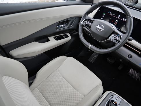 Used 2023 Nissan Ariya AWD image 9