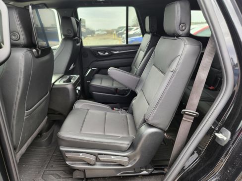 Used 2024 GMC Yukon Denali w/ Advanced Technology Package image 12